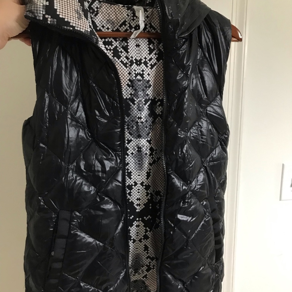 Lululemon double side vest size 4